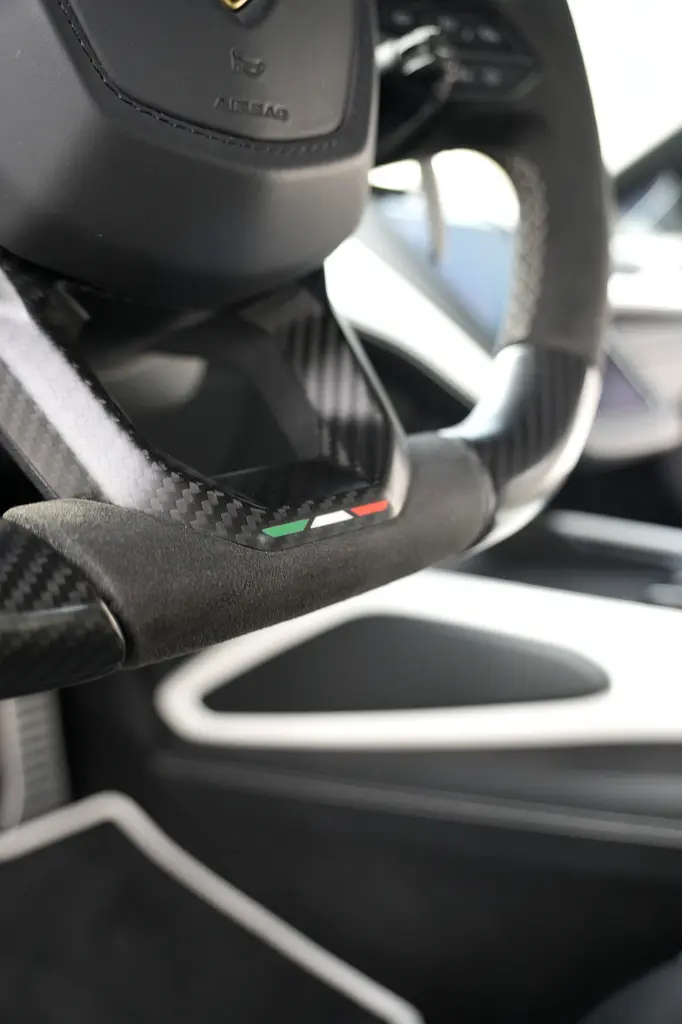 Lamborghini Revuelto, 2024 — фото 7 из 10