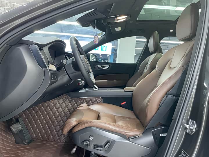 Volvo XC60, 2022 — фото 4 из 9