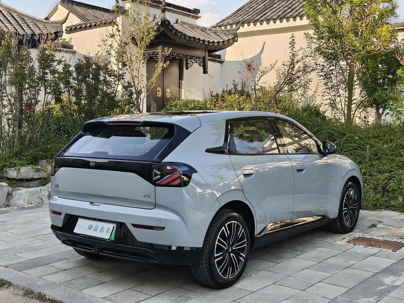 BAIC Arcfox T1, 2025 — фото 7 из 12