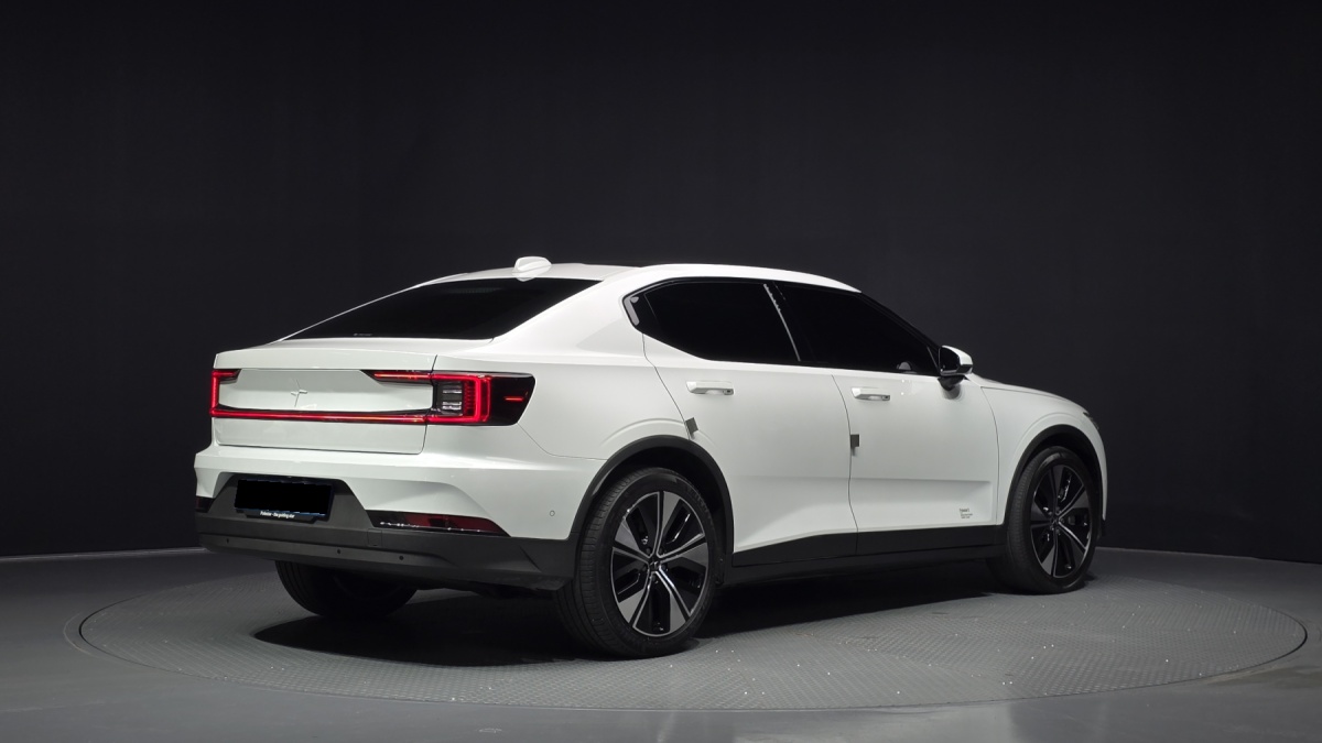 Polestar 2, 2022 — фото 2 из 12
