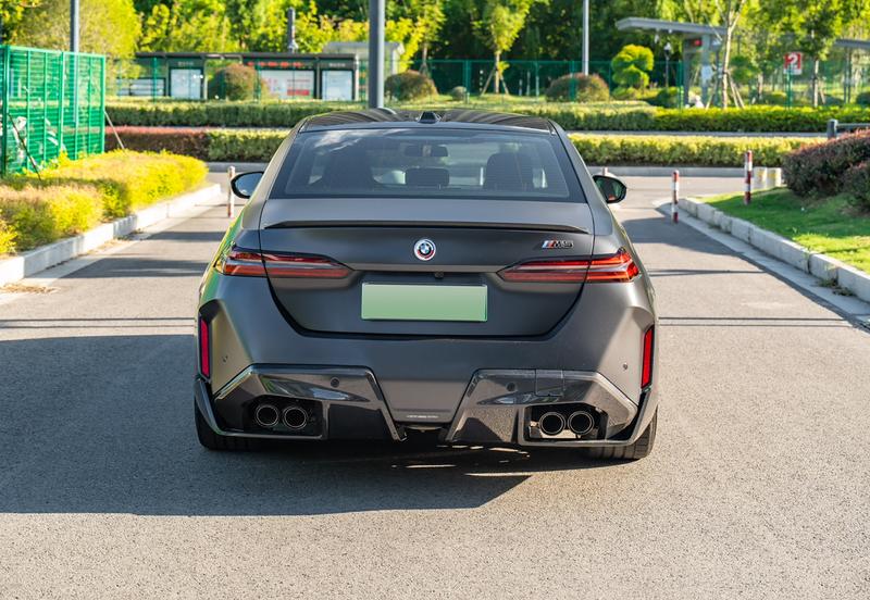 BMW M5 Hybrid, 2025 — фото 5 из 12