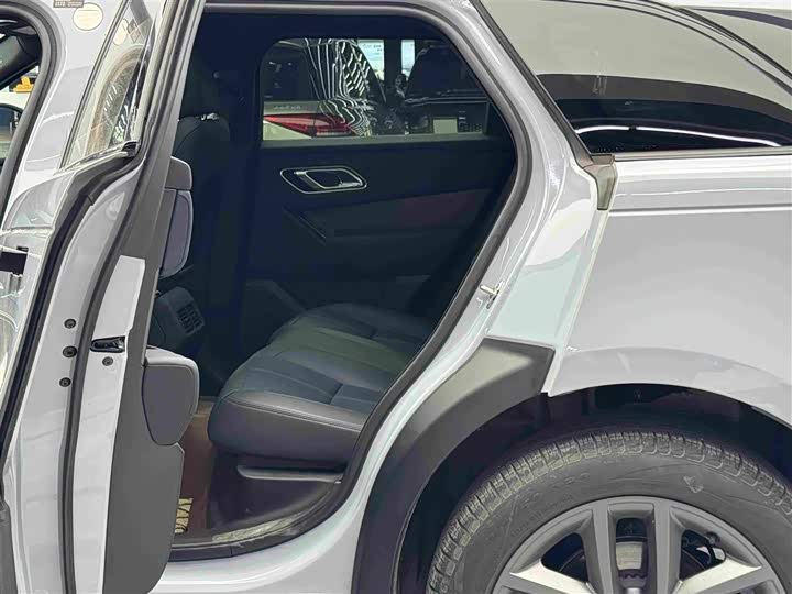 Land Rover Range Rover Velar, 2023 — фото 7 из 9