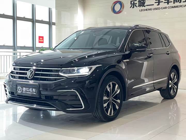 Volkswagen Tiguan L Pro, 2023 — купить в Москве под ключ