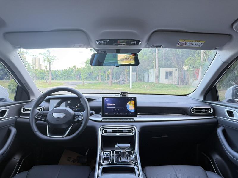Geely Emgrand, 2025 — фото 11 из 12