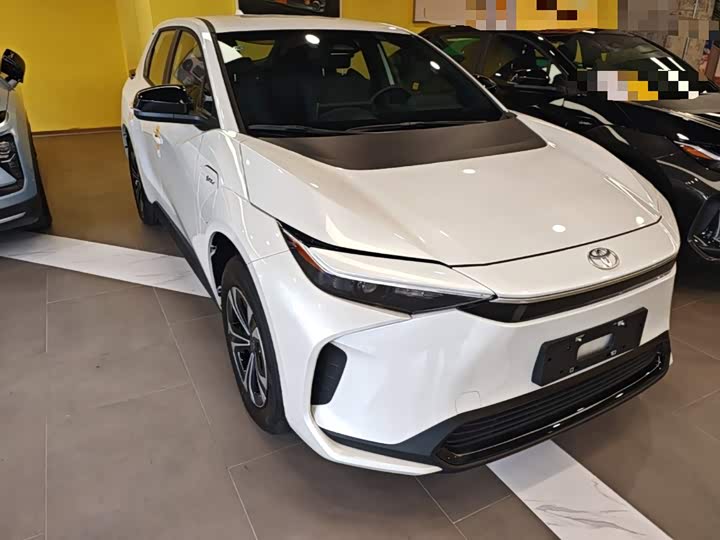 Toyota bZ4X Platinum, 2026 — фото 4 из 9