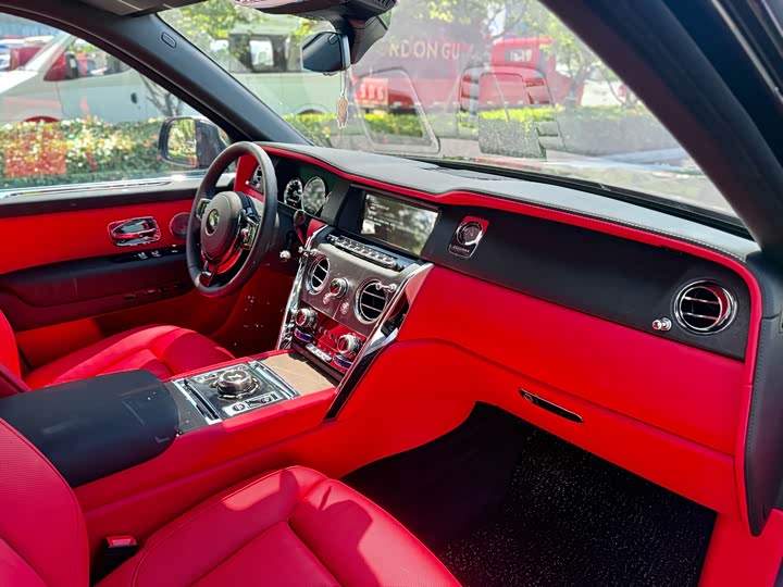 Rolls-Royce Cullinan, 2024 — фото 6 из 9
