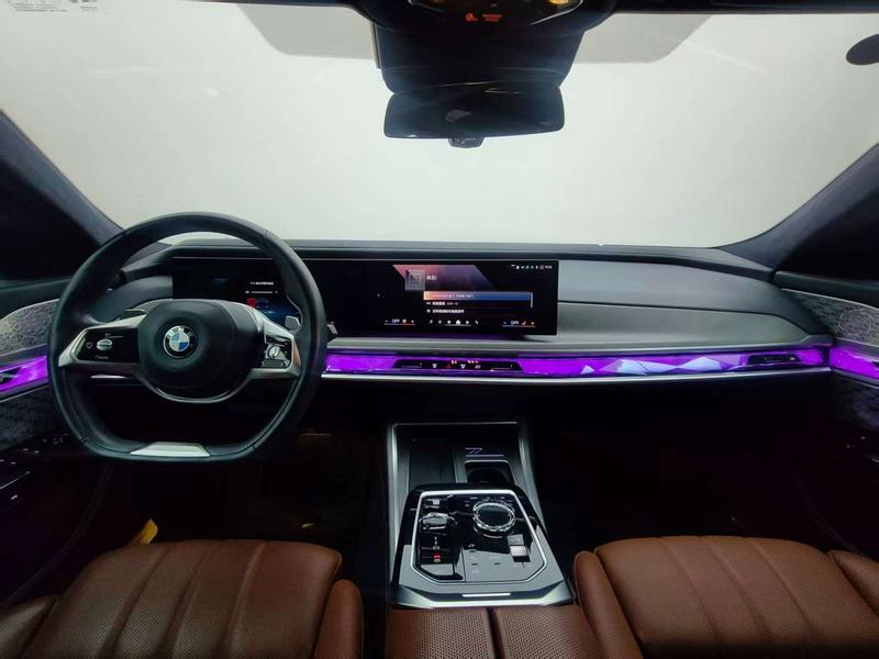 BMW 7 Series, 2025 — фото 8 из 12