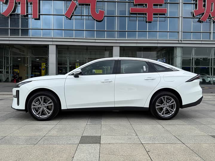 Geely Galaxy L6, 2026 — фото 3 из 9