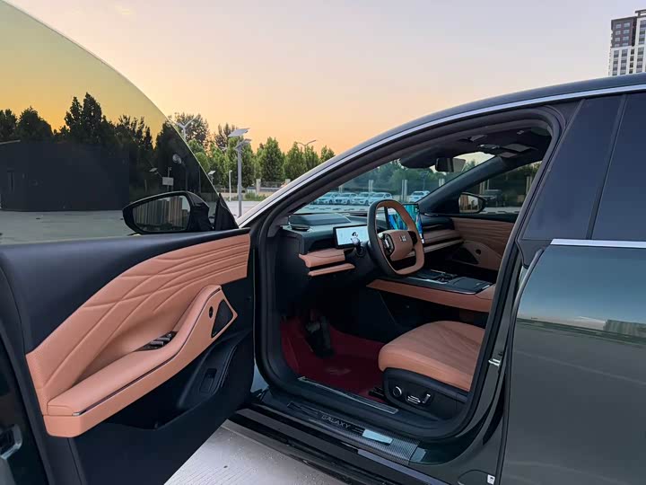 Geely Galaxy Starshine 8 EM-i, 2025 — фото 4 из 9