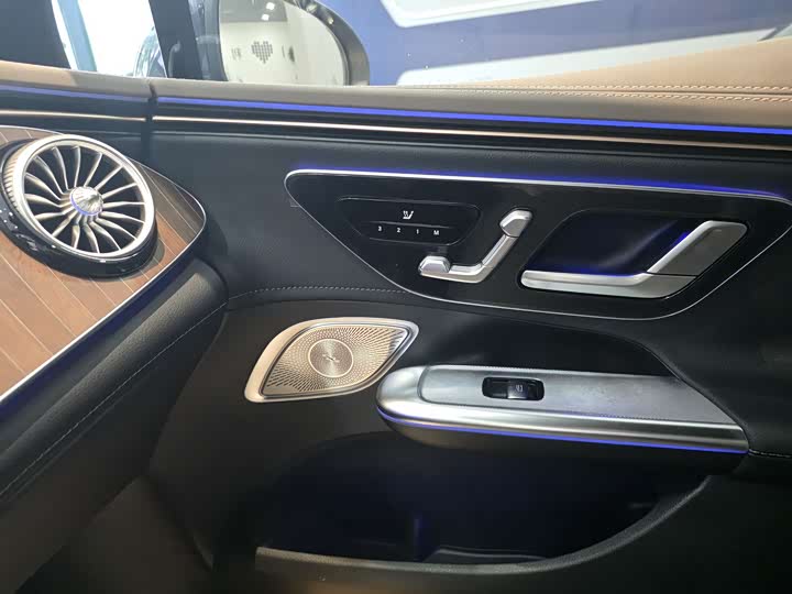 Mercedes-Benz EQE, 2025 — фото 8 из 9