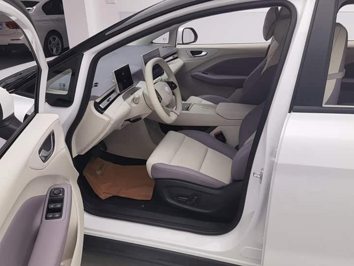 MG Motor 4 EV, 2025 — фото 4 из 5