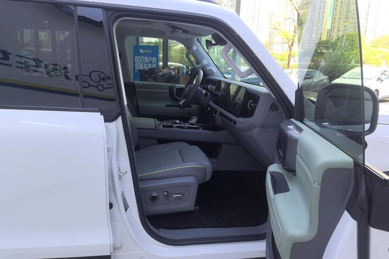 BAIC Beijing BJ40 Hybrid, 2025 — фото 11 из 12