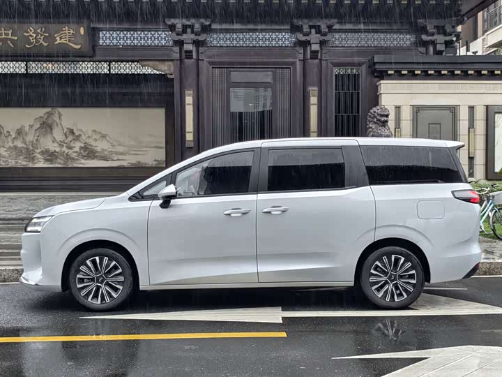 Wuling Starlight 730 Hybrid/EV, 2026 — фото 7 из 9