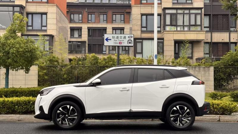 Peugeot 2008, 2022 — фото 3 из 12