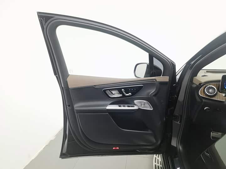 Mercedes-Benz EQE SUV, 2024 — фото 8 из 9