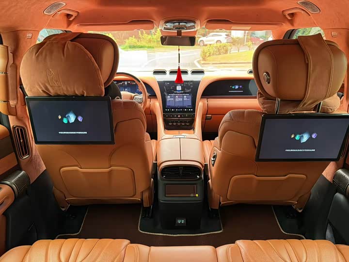 BYD Yangwang U8, 2023 — фото 8 из 9