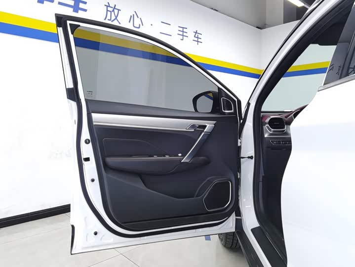 Geely Coolray, 2021 — фото 7 из 9