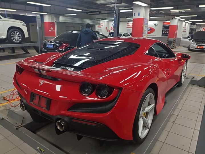 Ferrari F8, 2022 — фото 3 из 9