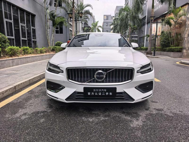 Volvo S60, 2023 — фото 2 из 11