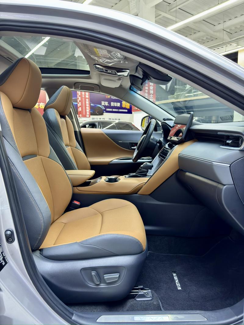 Toyota Venza, 2022 — фото 7 из 10