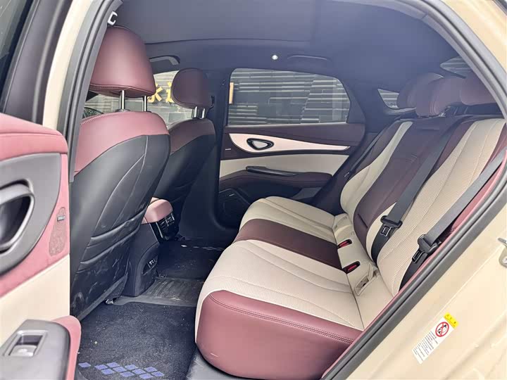 BYD Seal 07 DM-i Hybrid, 2025 — фото 6 из 9