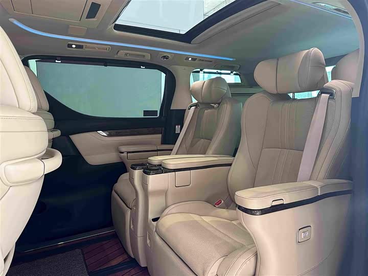 Toyota Vellfire, 2022 — фото 6 из 9