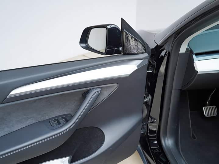 Tesla Model Y, 2023 — фото 6 из 9