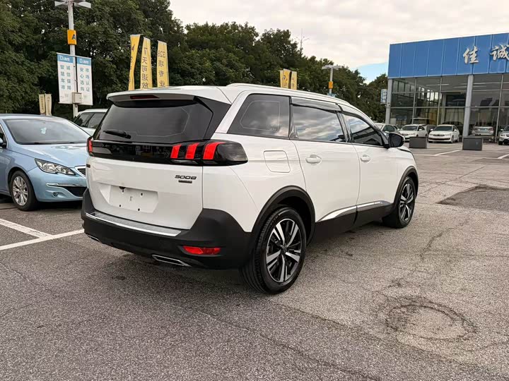 Peugeot 5008, 2023 — фото 6 из 9