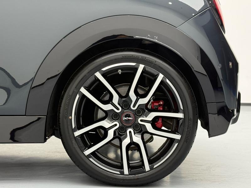 Mini Mini JCW, 2024 — фото 11 из 12