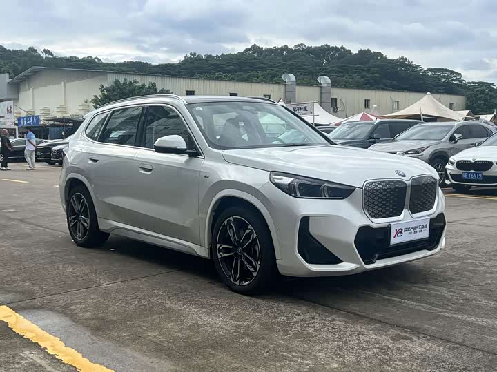 BMW iX1, 2025 — фото 3 из 9