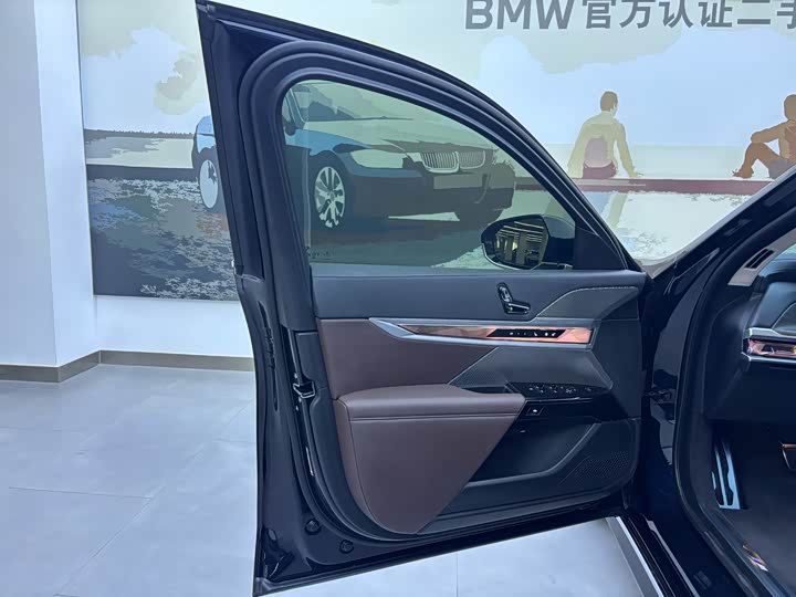 BMW 7 Series, 2025 — фото 9 из 9
