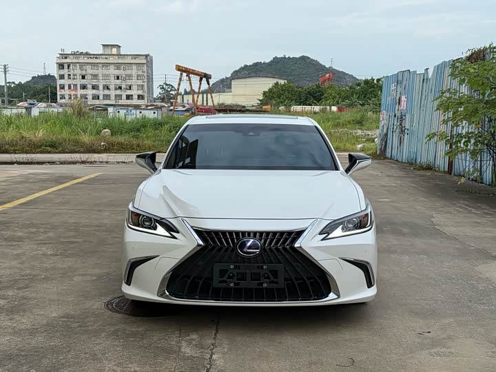 Lexus ES, 2022 — фото 2 из 9