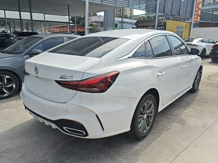 MG Motor 5, 2025 — фото 7 из 9