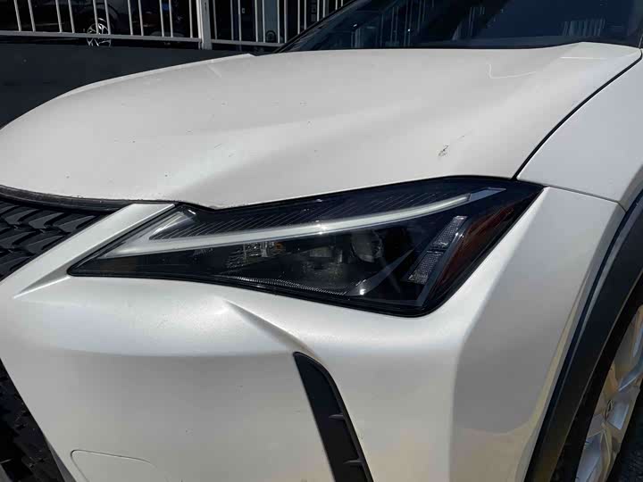 Lexus UX, 2023 — фото 7 из 9