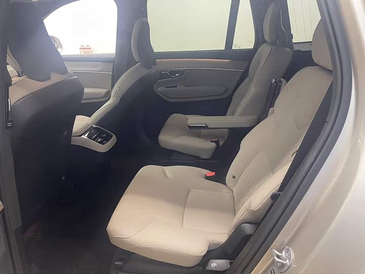 Volvo XC90, 2025 — фото 8 из 9