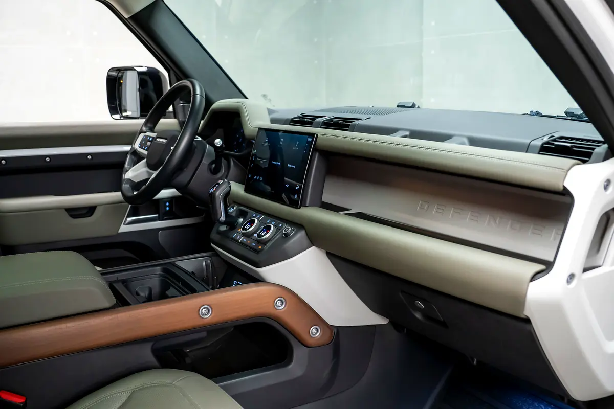Land Rover Defender, 2024 — фото 9 из 10