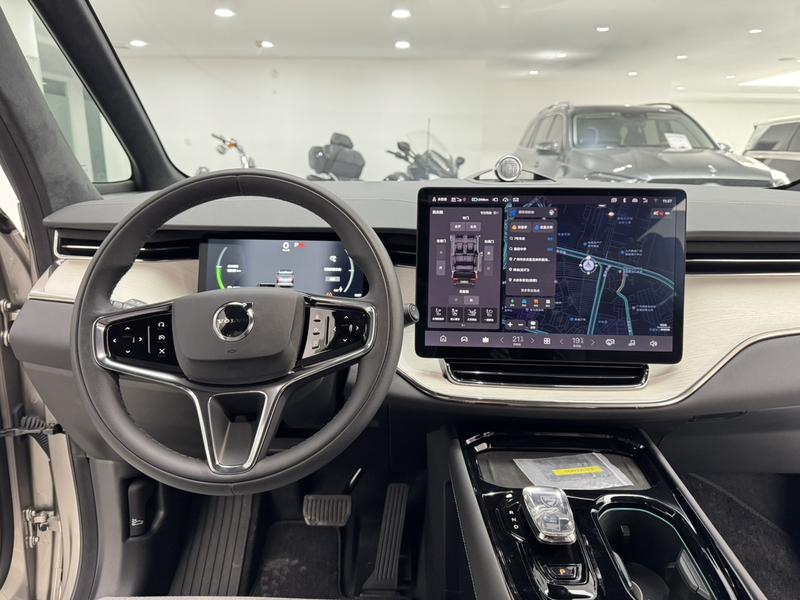 Volvo EM90, 2024 — фото 10 из 12