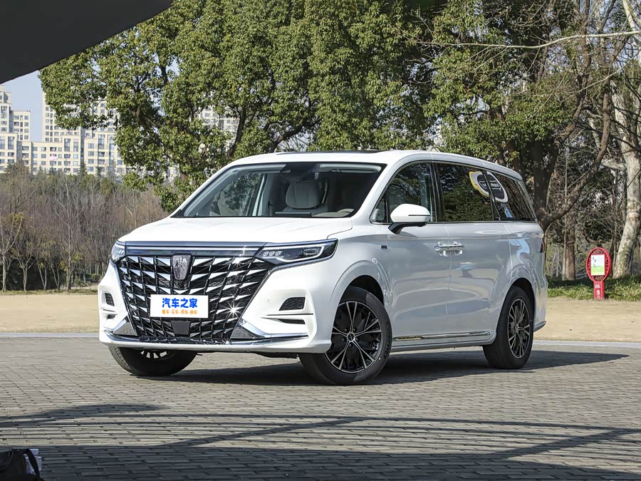 Roewe iMax 8, 2026 — купить в Тольятти под ключ