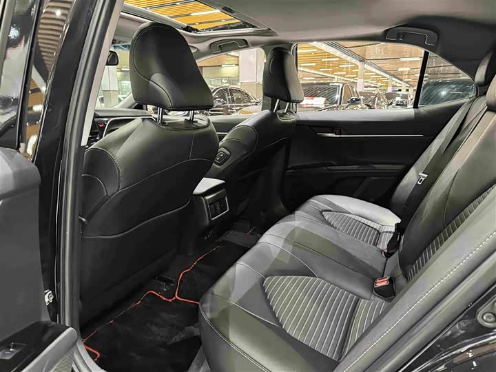 Toyota Camry, 2022 — фото 9 из 9