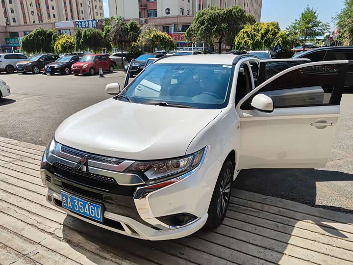 Mitsubishi Outlander, 2022 — купить в Казани под ключ