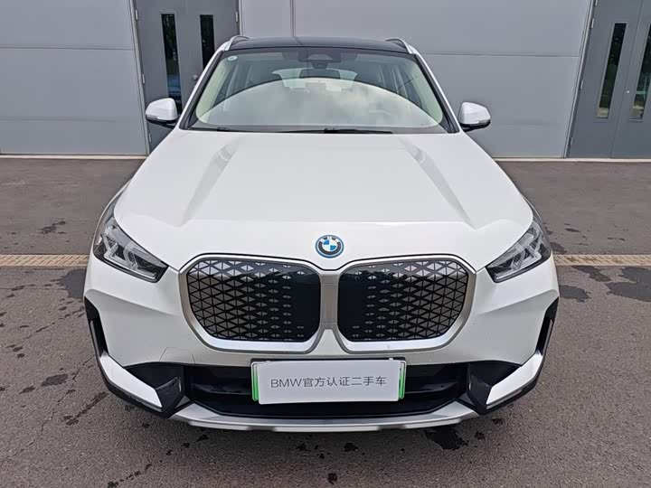 BMW iX1, 2025 — фото 2 из 9