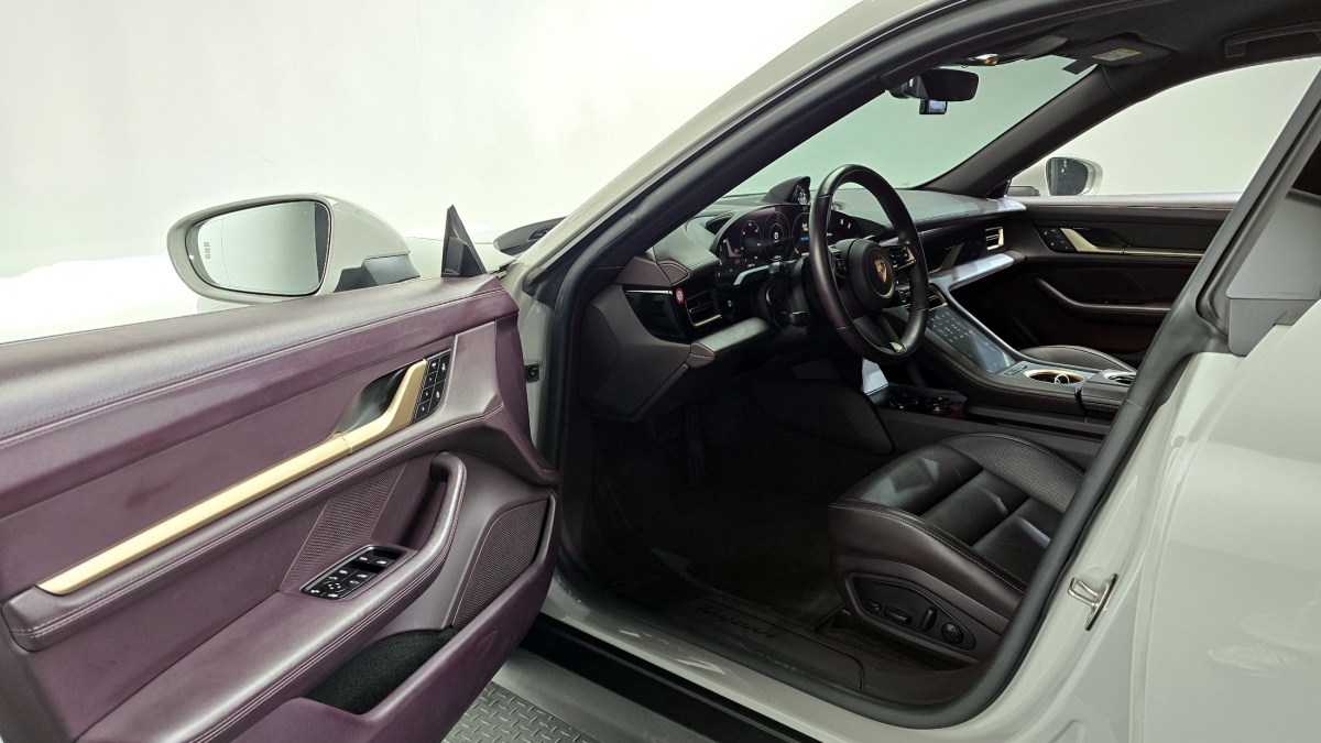 Porsche Taycan, 2022 — фото 10 из 12