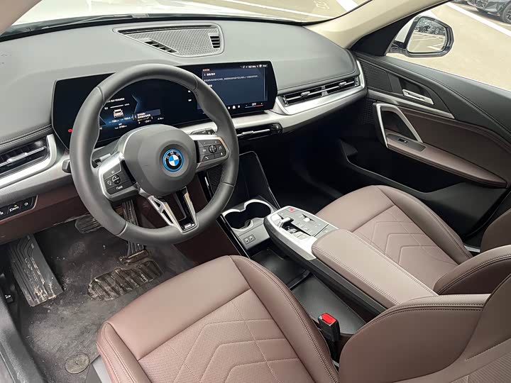 BMW iX1, 2025 — фото 9 из 9