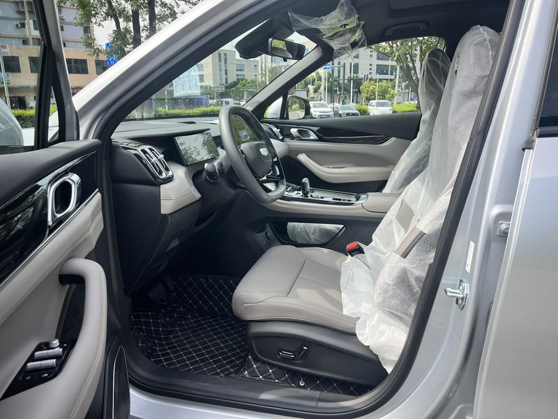 Geely Atlas L, 2025 — фото 7 из 10