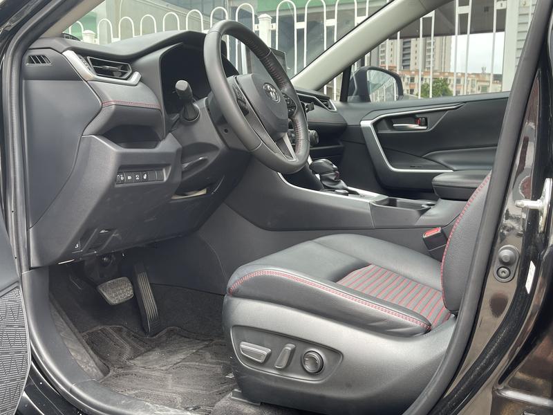 Toyota RAV4 Hybrid, 2022 — фото 11 из 12