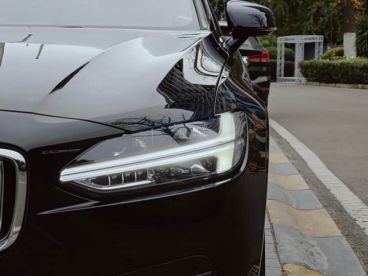 Volvo S90 Hybrid, 2023 — фото 6 из 9