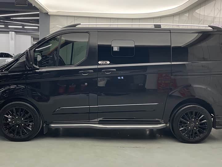 Ford Tourneo, 2022 — фото 5 из 9