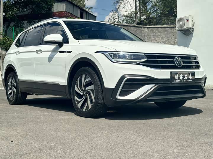 Volkswagen Tiguan L Pro, 2023 — фото 3 из 9