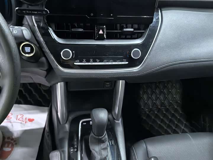 Toyota Corolla Cross, 2024 — фото 8 из 9