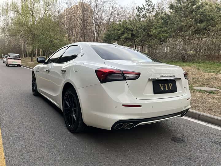 Maserati Ghibli, 2023 — фото 4 из 9